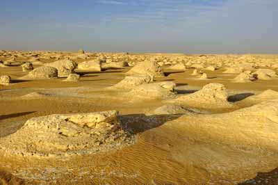 Le désert blanc en Egypte. Photographies par Amar Guillen.
