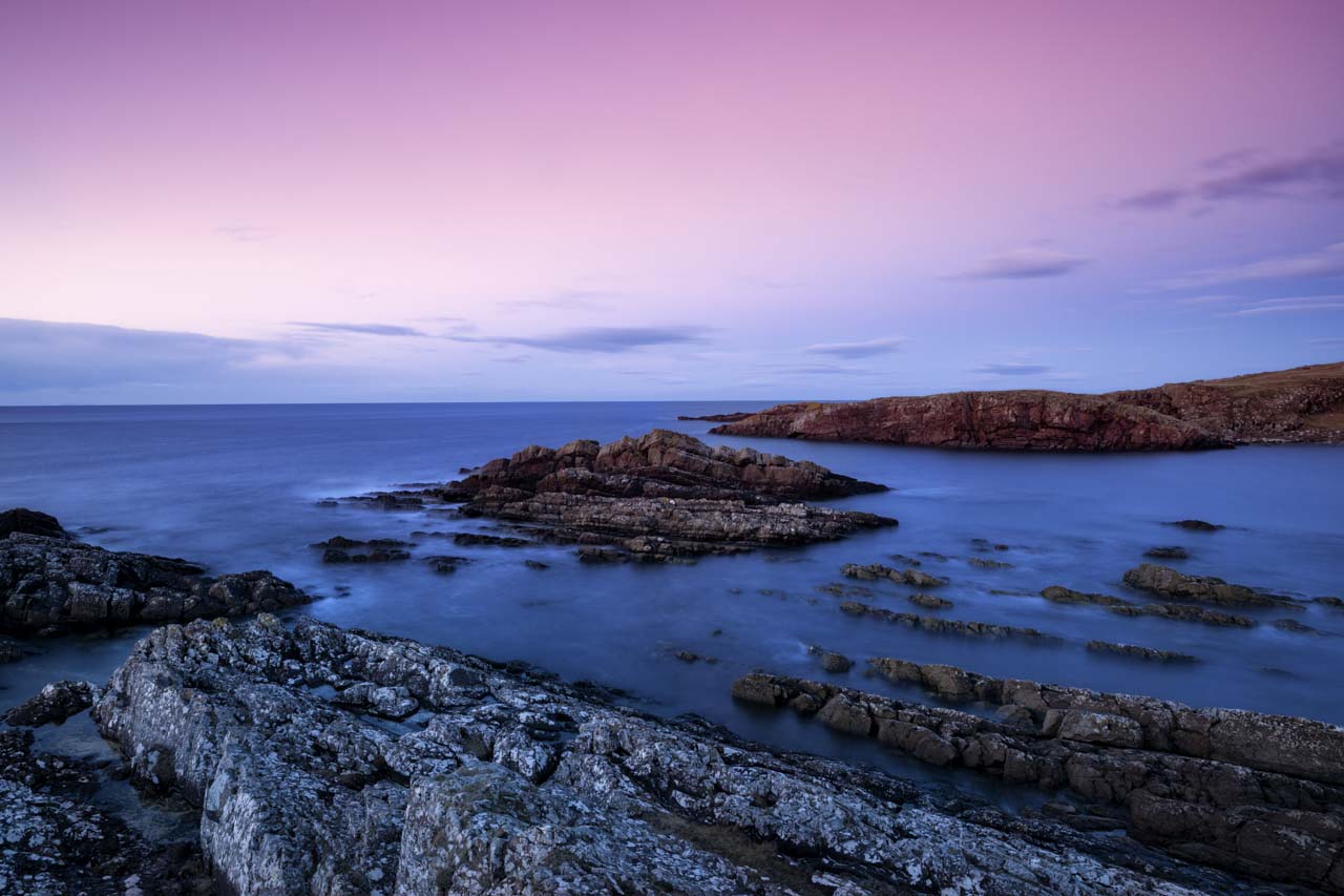 Paysage côtier de l'Ecosse en couleur. La région de Assynt.