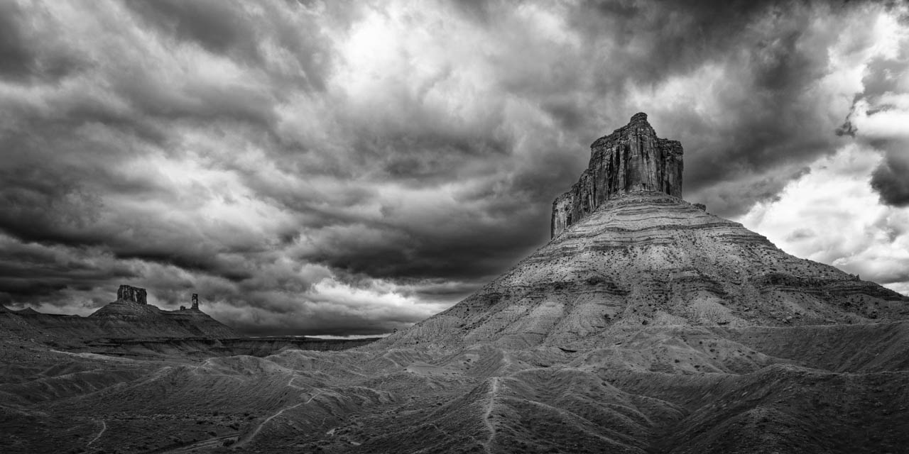 Photo en noir et blanc de Castle Valley dans l'Utah aux Etats-Unis.