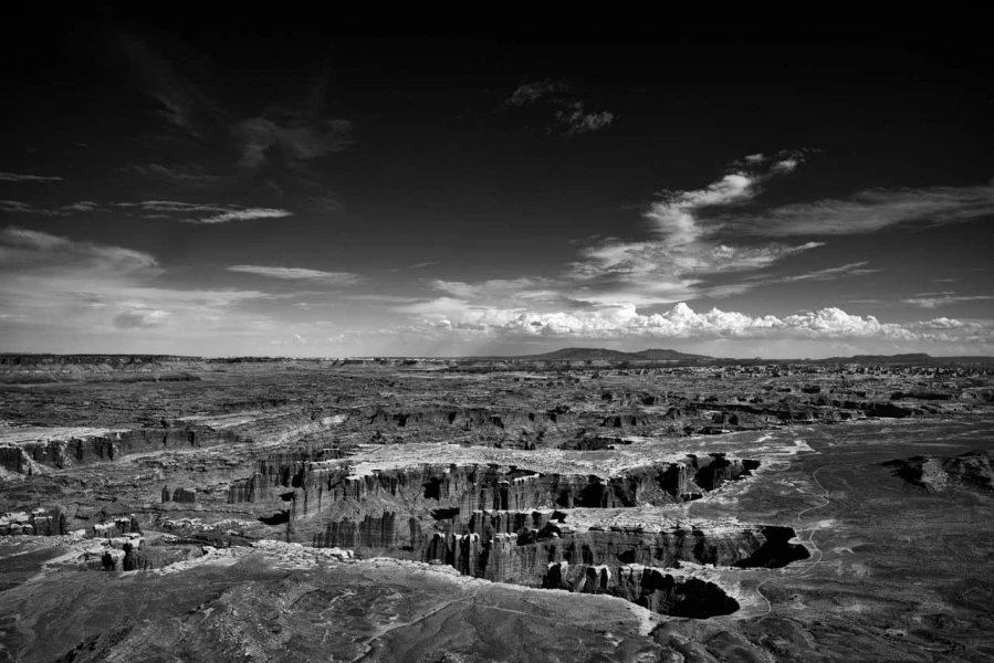 Landscape photograph in black and white. Amar Guillen, Photograp Landscape photograph in black and white. Amar Guillen, Photograp