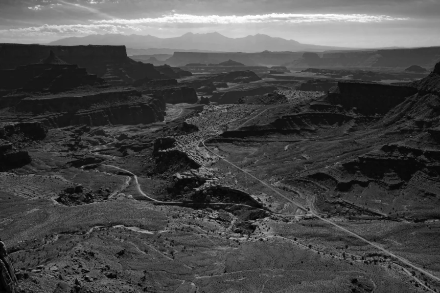 Paysage en noir et blanc de Island in the Sky dans les Canyonlan Paysage en noir et blanc de Island in the Sky dans les Canyonlan