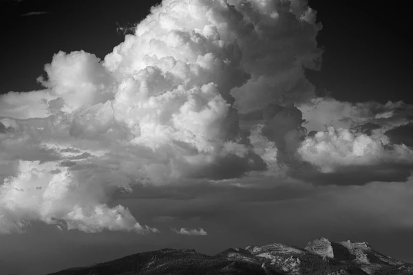 2 Essential Steps for Making Your Photos Interesting and Creative Clouds in the sky over Yosemite National Park in California. Landscape photo in black and white by Amar Guillen.