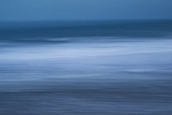 Photos d'art de paysages "Impressions de paysages côtiers du Finistère Sud, France" L'océan atlantique photographié de manière flou en ICM depuis la côte du Finistère sud en Bretagne en France. Photographie d'art en couleur par Amar Guillen, artiste photographe.