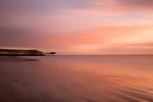 Photographe professionnel originaire de la Charente-Maritime, France Aurore sur l'estuaire de la Gironde en Charente-Maritime en France.
