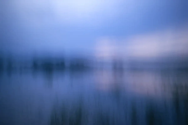 "Impressions de la Dombes" - Une collection de photos de paysage dans le style Impression Un étang de la Dombes photographié en ICM dans le style Impression. Photographie d'art en couleur par Amar Guillen, artiste photographe.