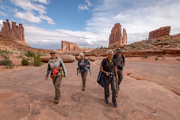 10 bonnes raisons pour suivre un stage photo Un groupe de photographes pendant un stage dans l'Utah à Arches.