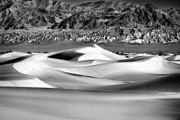 The Impostor Syndrome in Photography: A Trap to Avoid Landscape in black and white of Death Valley in California. Photograph by Amar Guillen, photographer artist.