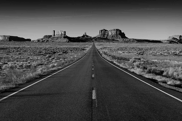 6 Steps to Define a Good Photo Photograph in black and white of a road to Monument Valley in Arizona. Photograph by Amar Guillen, photographer artist.