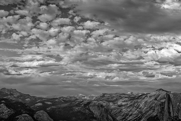 Social Media Alters Our Photographic Judgment and Analysis Skills A black and white photo of a landscape of Yosemite in California. Photo by Amar Guillen.