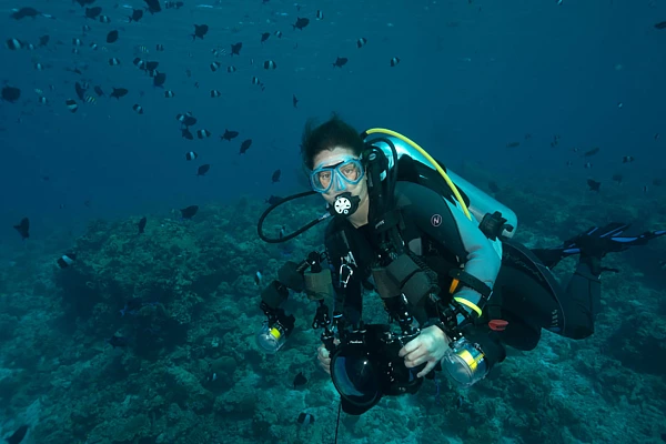 Avis sur mes stages et voyages de photo sous-marine Emilie, l'une de nos fidèles stagiaires en plongée pendant l'un de nos stages aux Maldives.